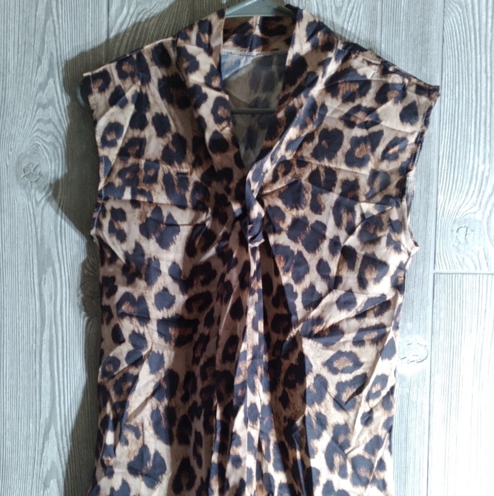3/$15 Leopard print top